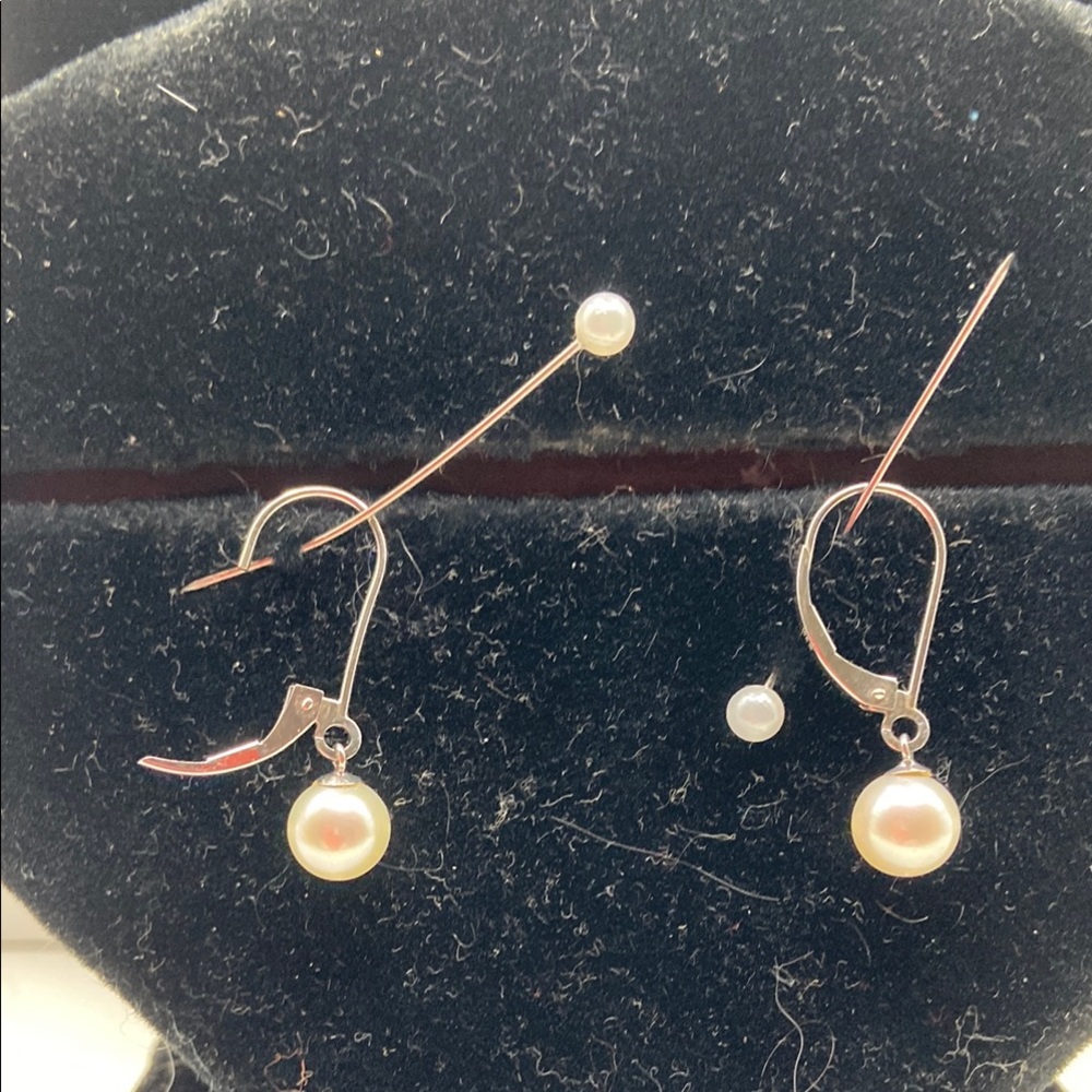 14k white gold pearl leverback earrings